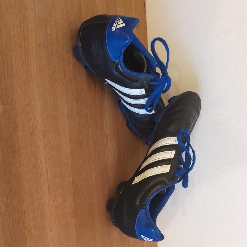 Adidas Kids' Black and Blue Sneakers. Pre Owned US 6.5 Male